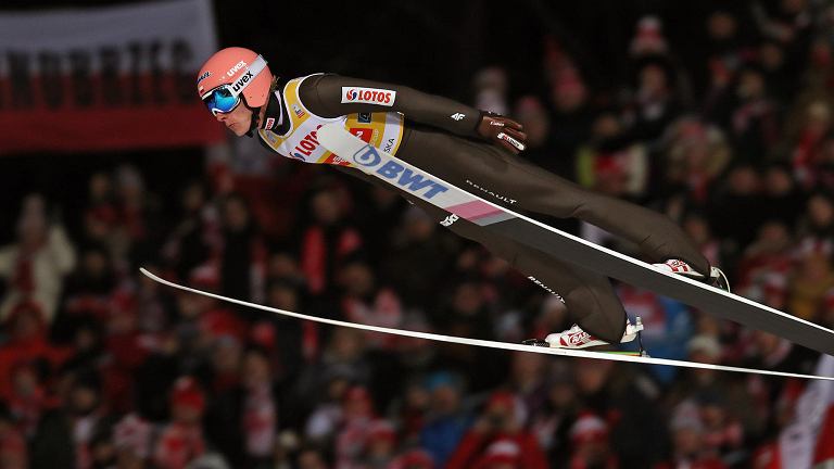 Skoki narciarskie. Dawid Kubacki pobił rekord Wielkiej Krokwi. "Nawet nogi nie bolą po rekordzie"