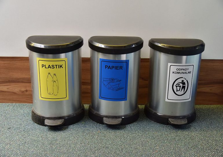 Nowe zasady segregacji śmieci. Wiesz co gdzie wyrzucić?