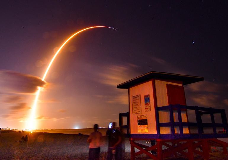 SpaceX rusza z internetem z kosmosu. Pierwsze 60 satelitów sieci Starlink wyniesionych na orbitę okołoziemską