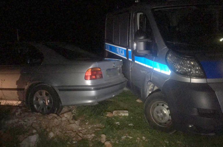 Kolbuszowa: Policjanci zatrzymali pijanego kierowcę bmw, który uszkodził radiowóz