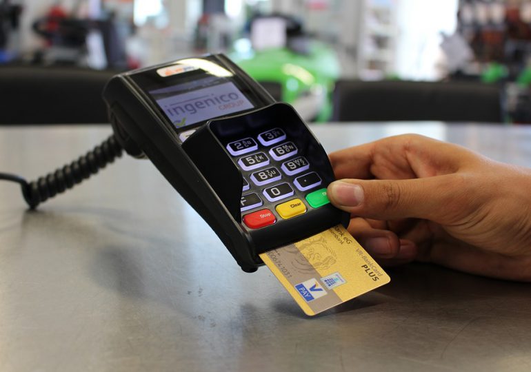 Jarosław: Znalazła cudzą kartę bankomatową i poszła na zakupy