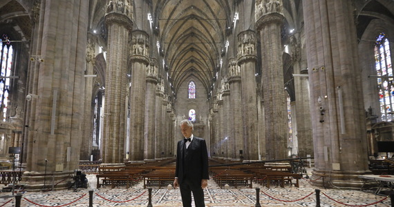 Świat: To był wyjątkowy koncert. Andrea Bocelli wystąpił w pustej katedrze.