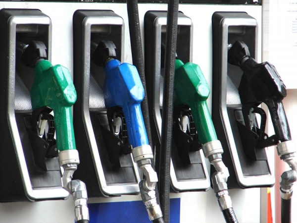 Polska i Świat: Ceny paliw wkrótce zaczną rosnąć ? Bezprecedensowe ograniczenia w wydobyciu ropy.