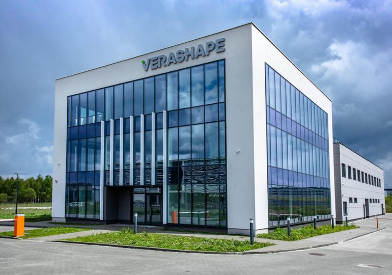 Rzeszów: Verashape wchodzi do nowej fabryki pod Rzeszowem. Jej drukarki pomogą amerykańskim futbolistom