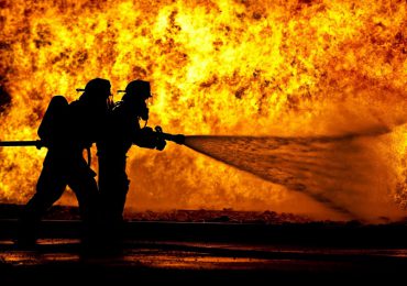 Lesko: Uroczyste wręczenie pierwszych decyzji o przyznaniu świadczenia ratowniczego dla strażaków OSP