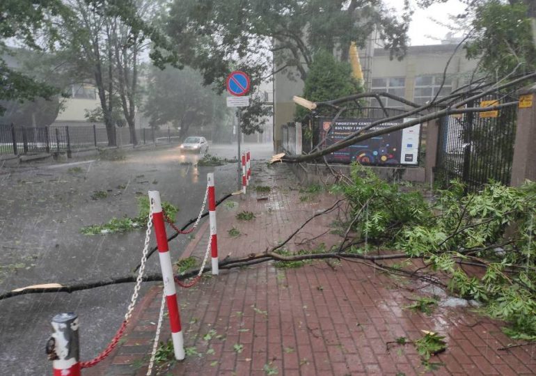 Podkarpackie: Pogoda nadal nie daje spokoju mieszkańcom województwa - Jasło usuwa skutki burzy
