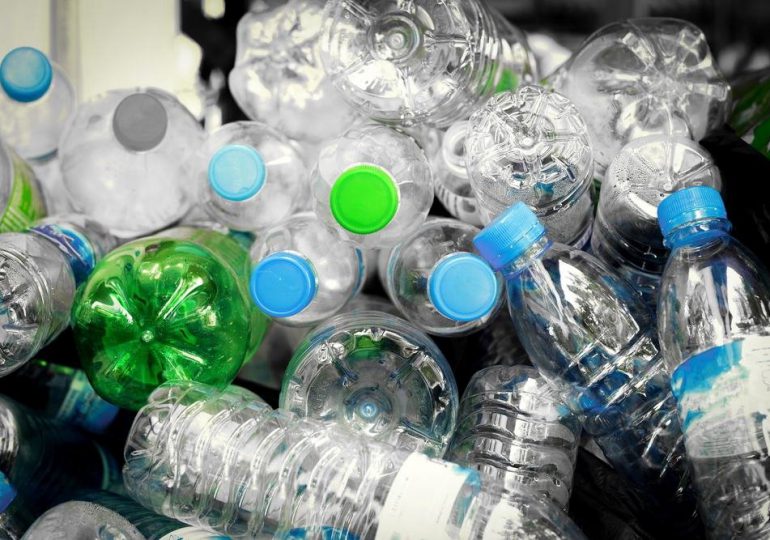 Prawo: Plastikowe butelki i puszki mają być zwrotne. Nowy pomysł Ministerstwa Klimatu
