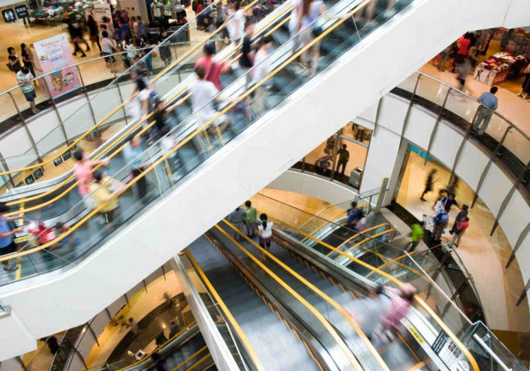 Polska: Od poniedziałku w galeriach handlowych zostaną otwarte sklepy.  O czym musimy pamiętać idąc na zakupy?