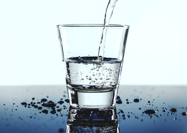 Zdrowie: Jedna szklanka ciepłej wody dziennie a jej wpływ na organizm