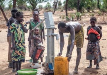 Przeworsk: Zbiórka makulatury na budowę studni w Czadzie wznowiona