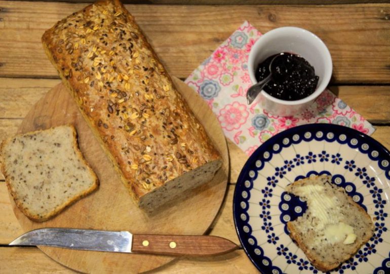 Kulinaria: Prosty przepis na chleb domowy z ziarnami