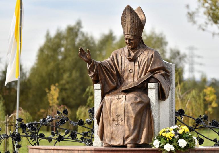 Rzeszów: Pomnik Jana Pawła II w Parku Papieskim