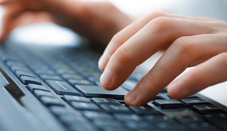 Technologie: Pisanie ręczne czy na klawiaturze. Co jest dla nas lepsze ?