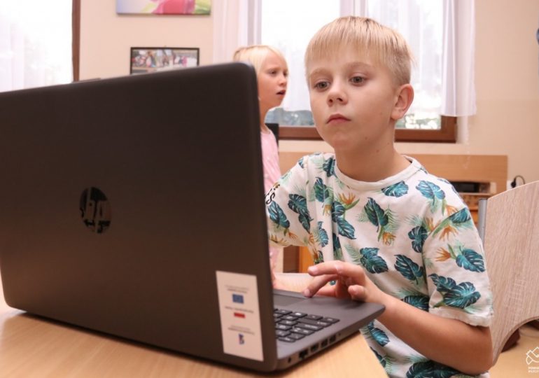 Dębica: Komputery dla domu dziecka z powiatu dębickiego