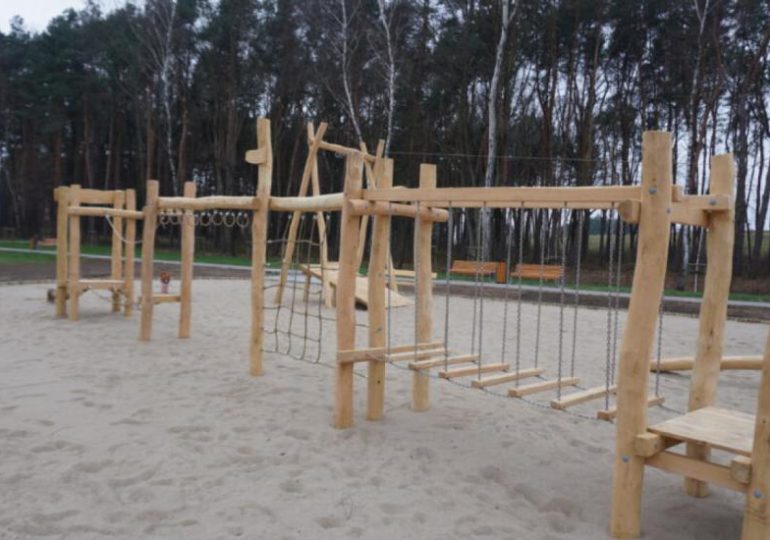 Mielec: Kolejny etap budowy placu zabaw zakończony