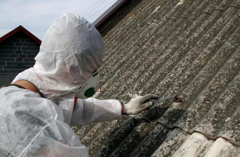 Krosno: W 2021 r. usunięto ponad 27 ton azbestu