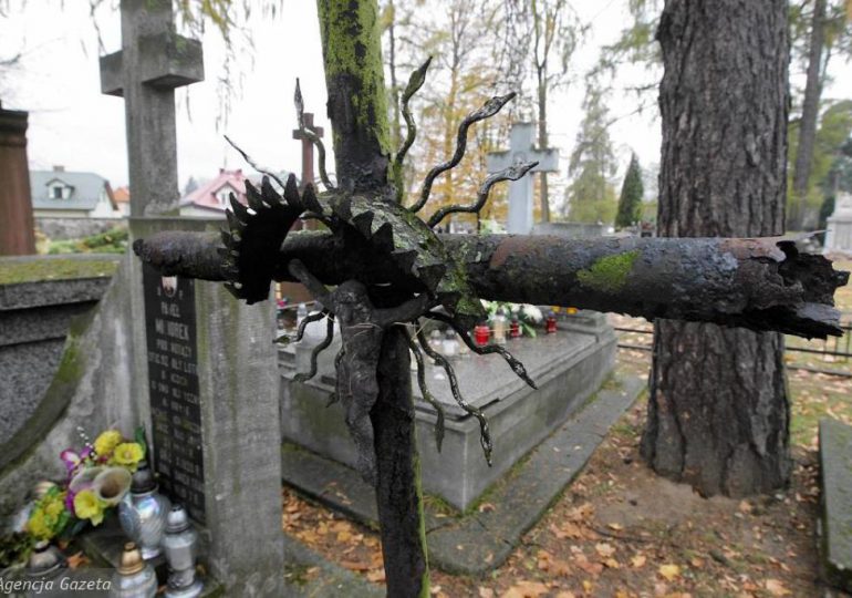 Przeworsk: Kradł krzyże z cmentarza i sprzedawał je na skupie złomu