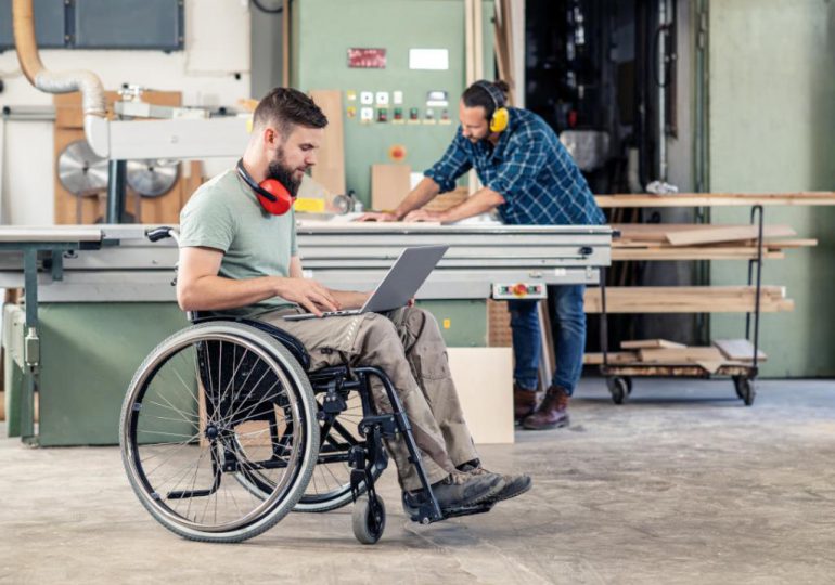 Polska: Miliony złotych na wsparcie osób niepełnosprawnych na rynku pracy.