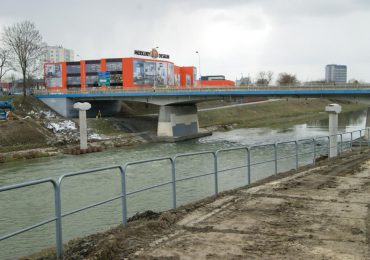 Rzeszów: Budowa kładek rowerowych. Zamknięte schody przy moście Lwowskim