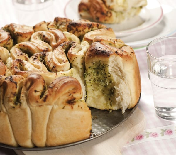 Kulinaria: Przepis na pyszny chlebek ziołowo-czosnkowy