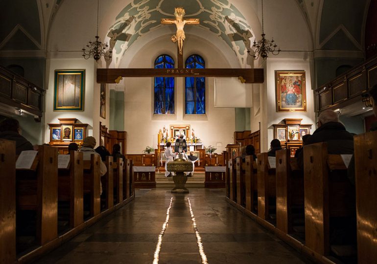 Polska: Od 20 czerwca koniec dyspensy od uczestnictwa w niedzielnej mszy świętej.