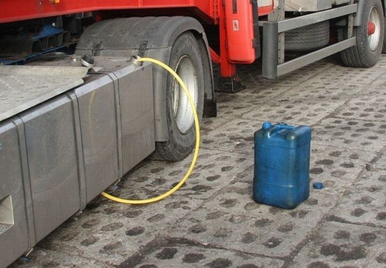 Nisko: Mężczyzna ukradł z budowy ponad 500 litrów paliwa