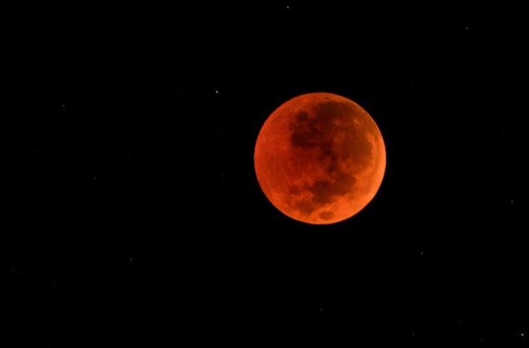 Polska: Krwawa pełnia i najdłuższe zaćmienie Księżyca w XXI wieku