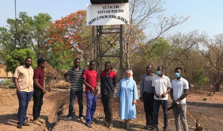 Pomoc potrzebującym: Za makulaturę wybudowano studnie w Afryce
