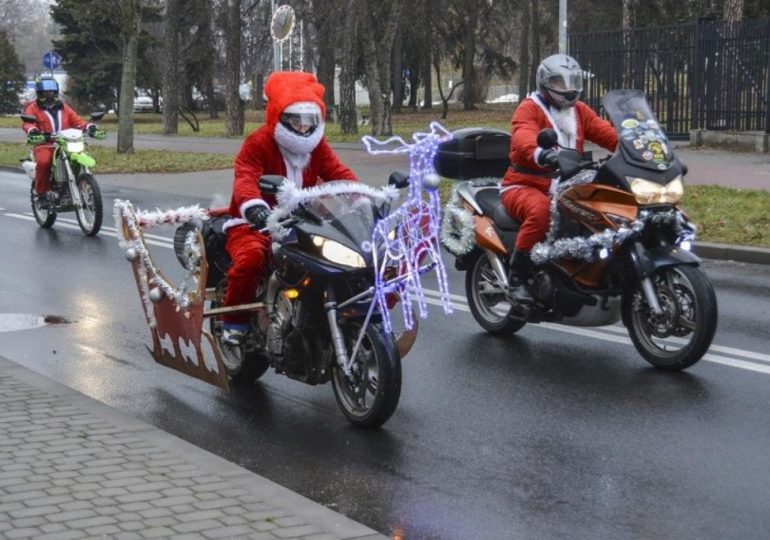 Stalowa Wola: Mikołaje na motocyklach z cukierkami