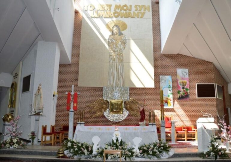 Stalowa Wola: Niezwykłe rzeźby świętych w kościele Trójcy Przenajświętszej