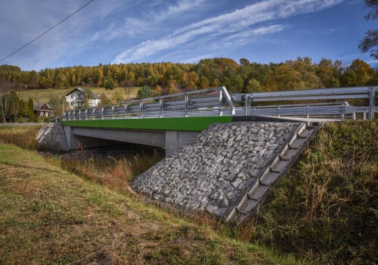 Rzeszów: Uroczyste poświęcenie obiektu mostowego w miejscowości Błędowa Tyczyńska