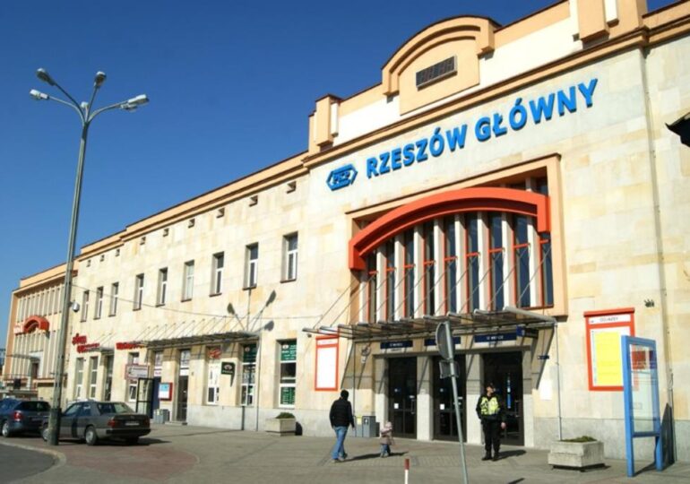 Rzeszów: Na stacji PKP Rzeszów Główny zamontowany zostanie system informacji dla podróżnych