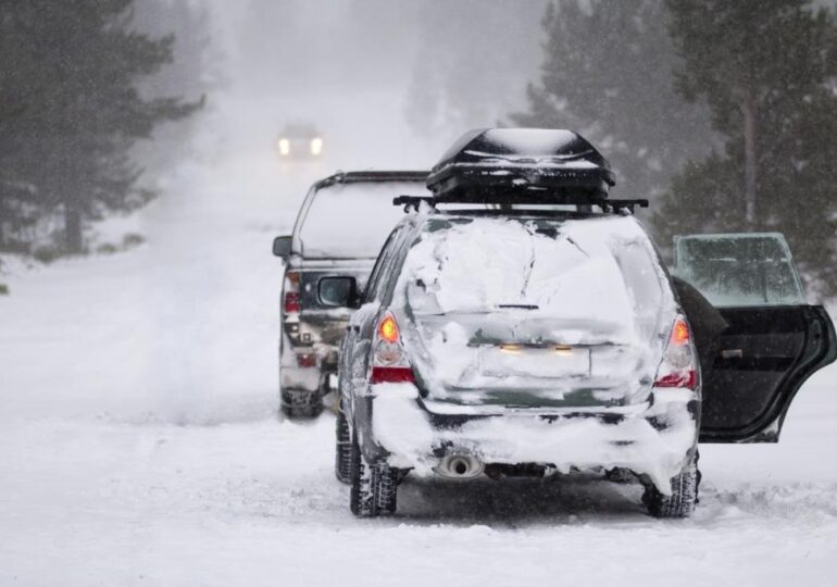 Porady: Jak zabezpieczyć samochód przed zimą? Praktyczny niezbędnik dla kierowców