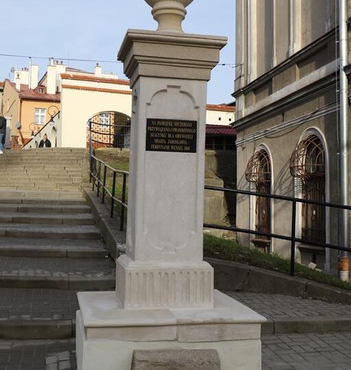 Jarosław: Obelisk poświęcony pamięci Ferdynanda Wenzla został wyremontowany